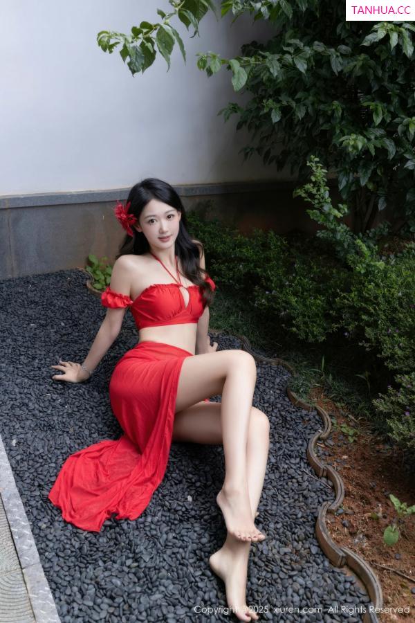 唐安琪  [XiuRen]高清写真图 2025.08.18 No.10662 唐安琪 红色泳衣第4张图片